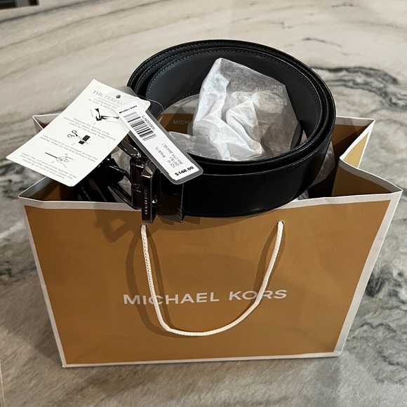 *Brand NEW* Michael Kors, 38 mm CTFR Jeans belt. Too sided Black or Gray - Picture 4 of 7